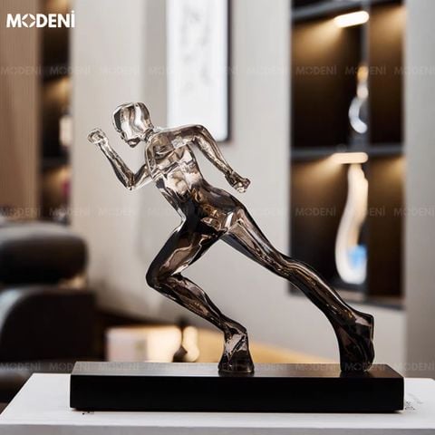 Tượng Speedster màu vàng đồng ánh kim sang trọng đặt trên bàn console