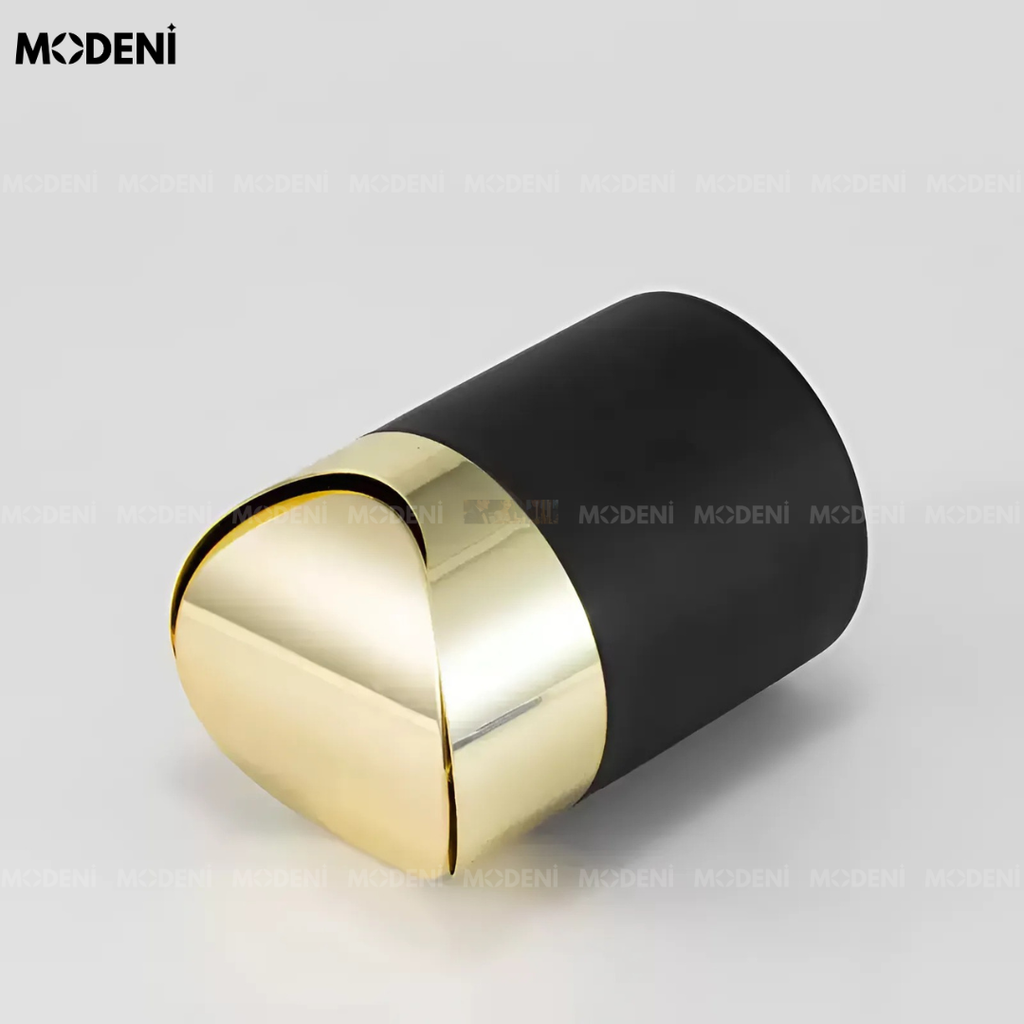 Thùng Rác Mini Để Bàn Faye – Thùng rác mini sang trọng – Nắp lật mạ vàng tiện dụng – Kích thước nhỏ gọn 16.8 x 12 cm phù hợp góc bàn hiện đại