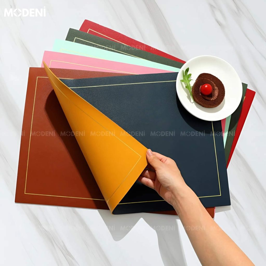 Tấm Lót Bàn Ăn Shuri Viền Vàng 2 Mặt Nâu Xám Cao Cấp – Chống Thấm, Dễ Vệ Sinh, Dùng Cho Bàn Tiệc Sang Trọng