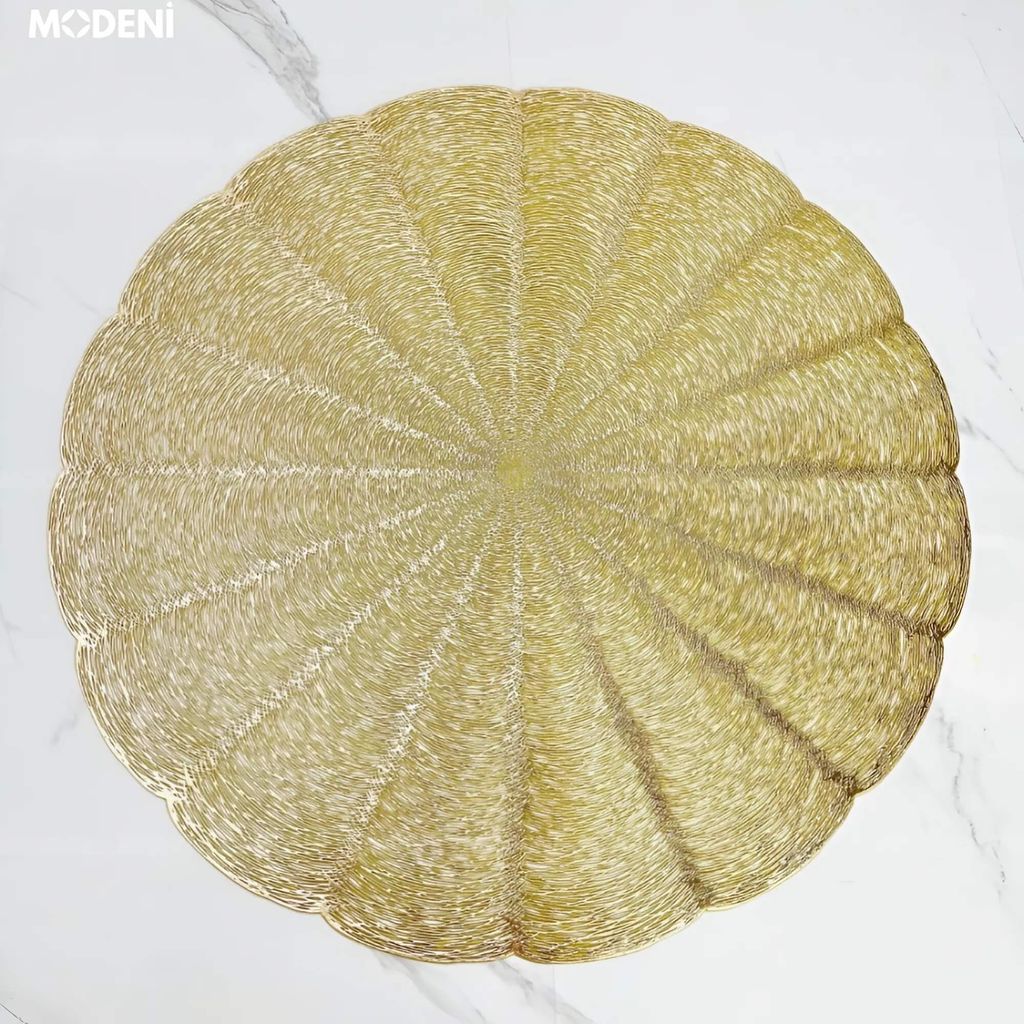 Tấm Lót Bàn Ăn Roni Placemat Hình Tròn – Thiết Kế Nghệ Thuật Ánh Vàng – Chất Liệu PVC Cao Cấp, Đường Kính 38cm – Phù Hợp Bàn Ăn Hiện Đại, Bàn Tiệc Sang Trọng