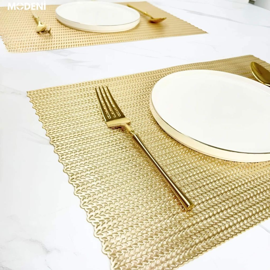 Tấm Lót Bàn Ăn Oro Placemat Hàn Quốc – Nhựa PVC Cao Cấp, Ánh Vàng Sang Trọng, Dễ Vệ Sinh, Kích Thước 45x30cm, Phù Hợp Decor Bàn Ăn Hiện Đại