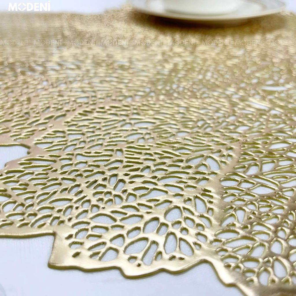 Tấm Lót Bàn Ăn Leafy Placemat Họa Tiết Lá Cây Vàng Ánh Kim – Trang Trí Sang Trọng, Chất Liệu PVC Cao Cấp, Kích Thước 47x36cm