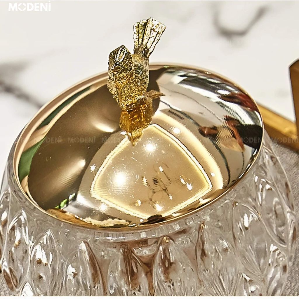 Lọ Đựng Bánh Kẹo Pha Lê Nolan – Nắp Chim Sẻ Vàng Sang Trọng – Thiết Kế Tròn Tinh Xảo 15x9cm – Dành Cho Bàn Tiếp Khách & Decor Hiện Đại