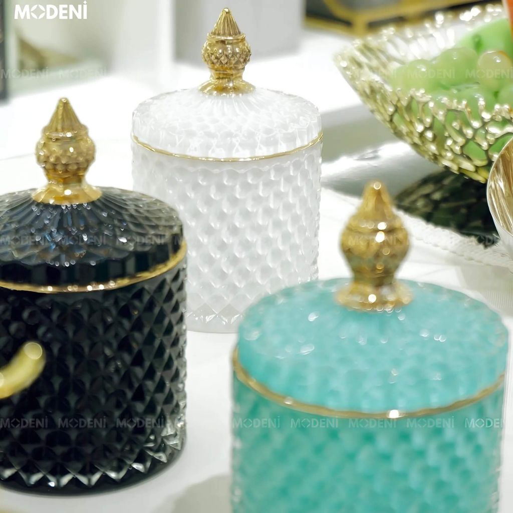Lọ Đựng Bánh Kẹo Shya Thủy Tinh Nắp Vàng Sang Trọng – Cao 14cm, Đường Kính 8.5cm – Phù Hợp Decor Bàn Tiệc, Quà Tặng Cao Cấp