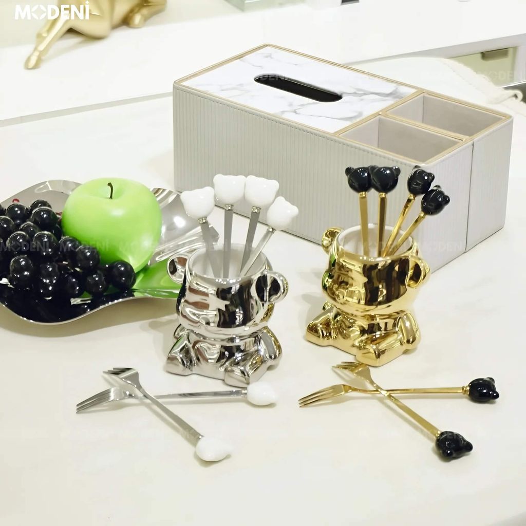 Set Lọ Đựng Muỗng Nĩa Mercy Silver – Dáng Gấu Mạ Bạc Sang Trọng Kèm 6 Nĩa Tráng Miệng Nghệ Thuật Cho Bàn Tiệc Hiện Đại