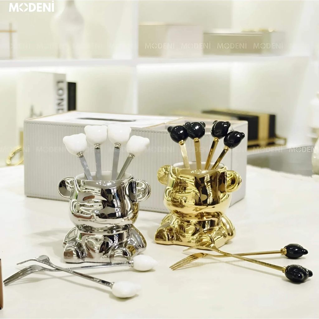 Set Lọ Đựng Muỗng Nĩa Mercy Golden Cao Cấp – Thiết Kế Hình Gấu Mạ Vàng Sang Trọng, Kèm 6 Nĩa Tráng Miệng Nghệ Thuật, Phù Hợp Decor Bàn Tiệc, Bàn Ăn Hoặc Quà Tặng Độc Đáo