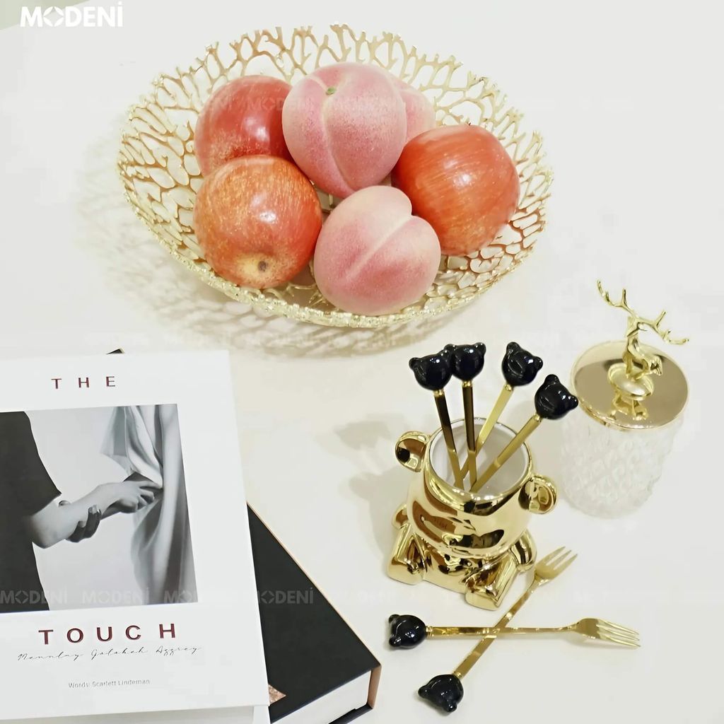 Set Lọ Đựng Muỗng Nĩa Mercy Golden Cao Cấp – Thiết Kế Hình Gấu Mạ Vàng Sang Trọng, Kèm 6 Nĩa Tráng Miệng Nghệ Thuật, Phù Hợp Decor Bàn Tiệc, Bàn Ăn Hoặc Quà Tặng Độc Đáo