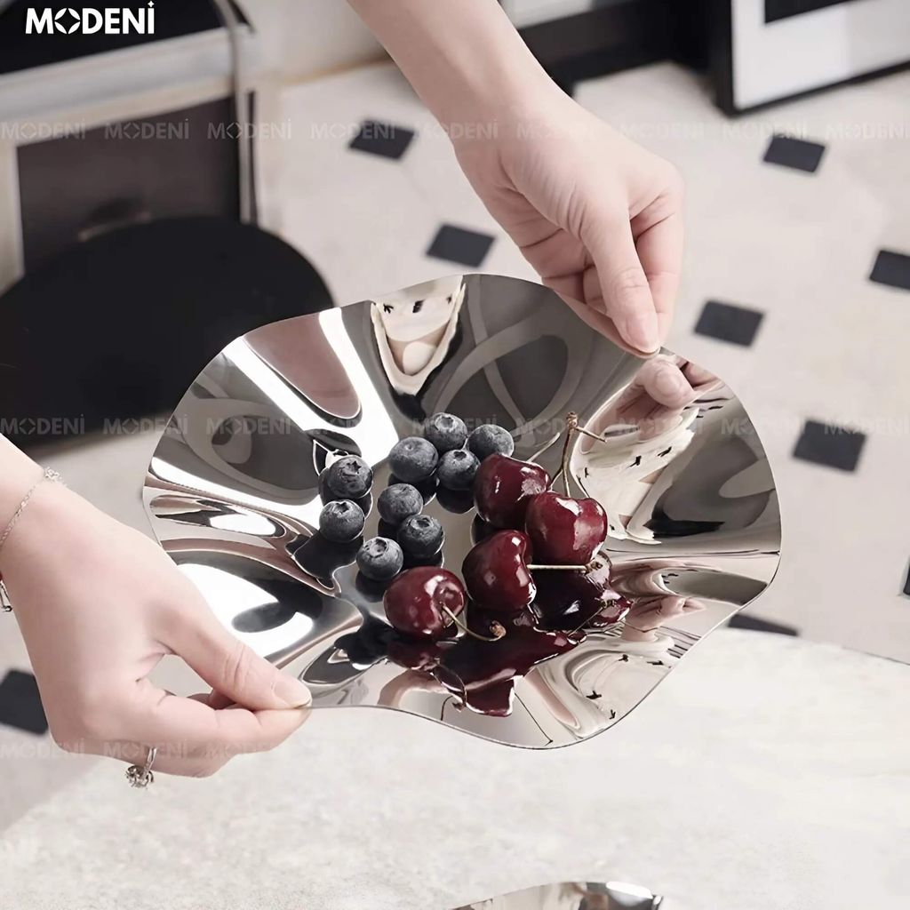 Đĩa Trang Trí Đựng Trái Cây Myrna Inox Cao Cấp Bo Cong Nghệ Thuật – 23x23cm, Phù Hợp Decor Hiện Đại, Tối Giản