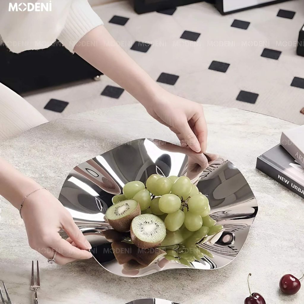 Đĩa Trang Trí Đựng Trái Cây Myrna Inox Cao Cấp Bo Cong Nghệ Thuật – 23x23cm, Phù Hợp Decor Hiện Đại, Tối Giản