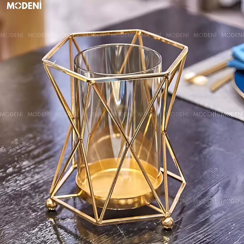 Lọ Hoa Swirling Light – Bình hoa thủy tinh decor hiện đại – Khung kim loại mạ vàng sang trọng – Kích thước 18x15cm, phù hợp bàn tiệc hoặc phòng khách