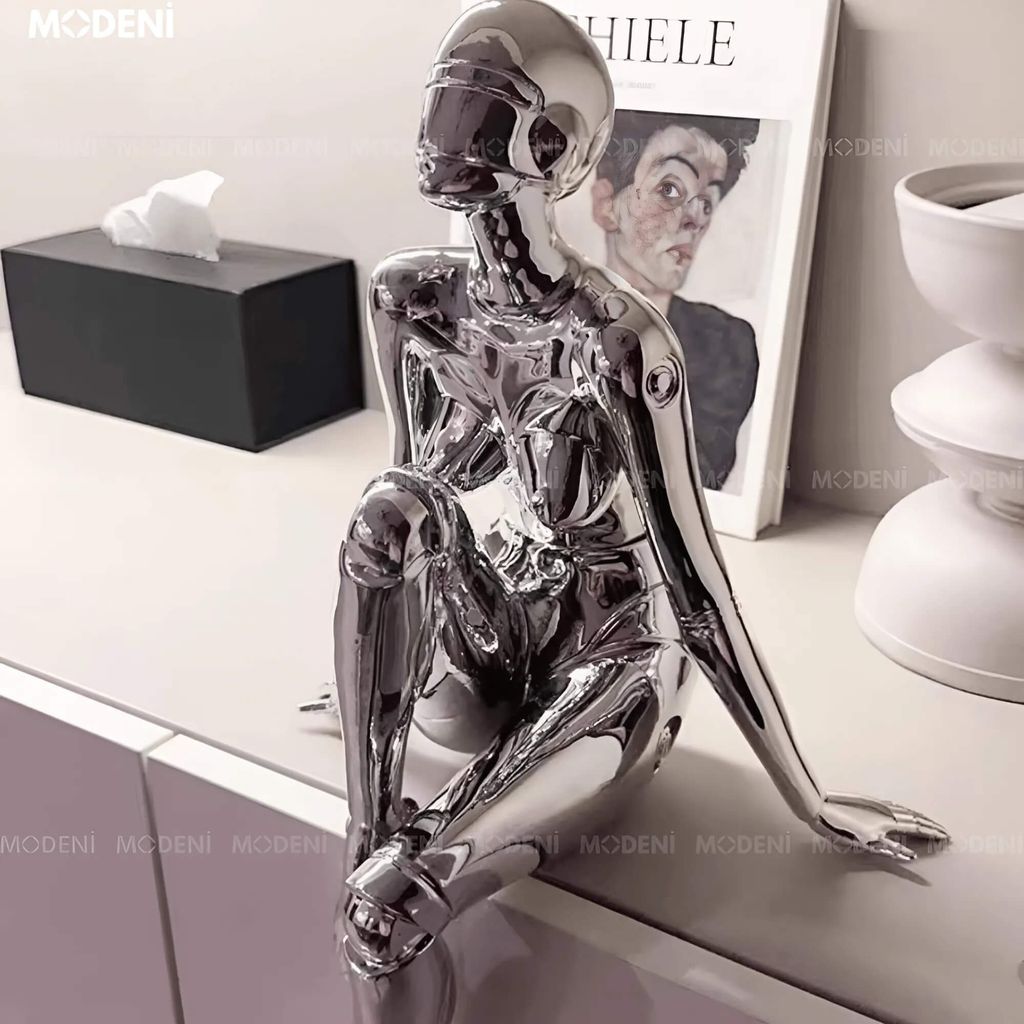 Tượng Keelin Silver Nghệ Thuật Hiện Đại – Mạ Chrome Bạc Bóng Tối Giản – Decor Bàn Làm Việc & Không Gian Thiết Kế