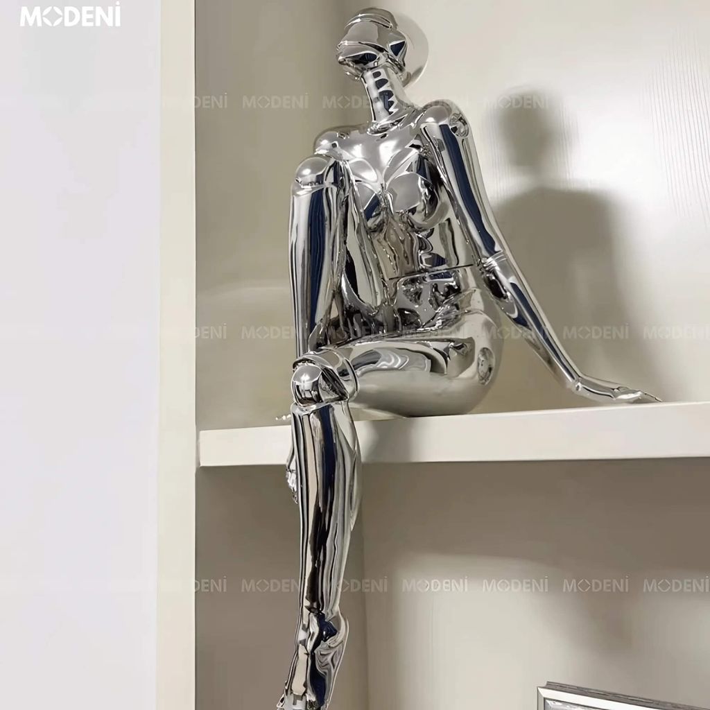 Tượng Keelin Silver Nghệ Thuật Hiện Đại – Mạ Chrome Bạc Bóng Tối Giản – Decor Bàn Làm Việc & Không Gian Thiết Kế