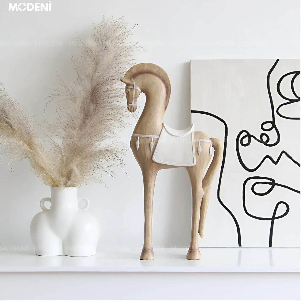 Tượng Ngựa Đứng Darius Decor Hiện Đại Bắc Âu Sang Trọng – Chất Liệu Resin Vân Gỗ Cao Cấp, Phù Hợp Bàn & Kệ Trang Trí