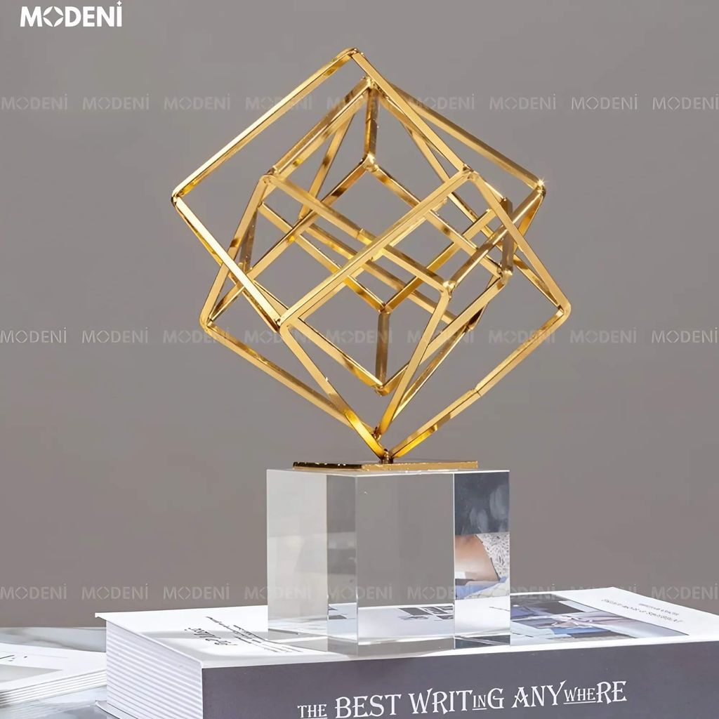 Tượng Trang Trí Nghệ Thuật Archie Decor Hiện Đại Sang Trọng – Khối Lập Phương Mạ Vàng – Đế Pha Lê Cao Cấp