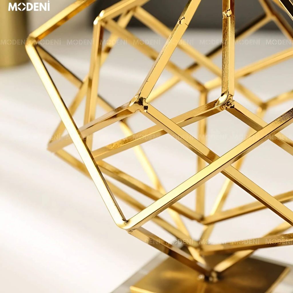Tượng Trang Trí Nghệ Thuật Archie Decor Hiện Đại Sang Trọng – Khối Lập Phương Mạ Vàng – Đế Pha Lê Cao Cấp