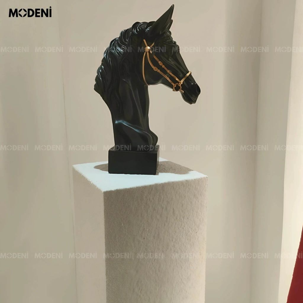 Tượng Trang Trí Draven Ngựa Đen Hoàng Gia – Thiết Kế Đầu Ngựa Sắc Sảo – Dây Cương Vàng Kim Sang Trọng – Decor Bàn Console, Kệ Sách hoặc Văn Phòng Hiện Đại