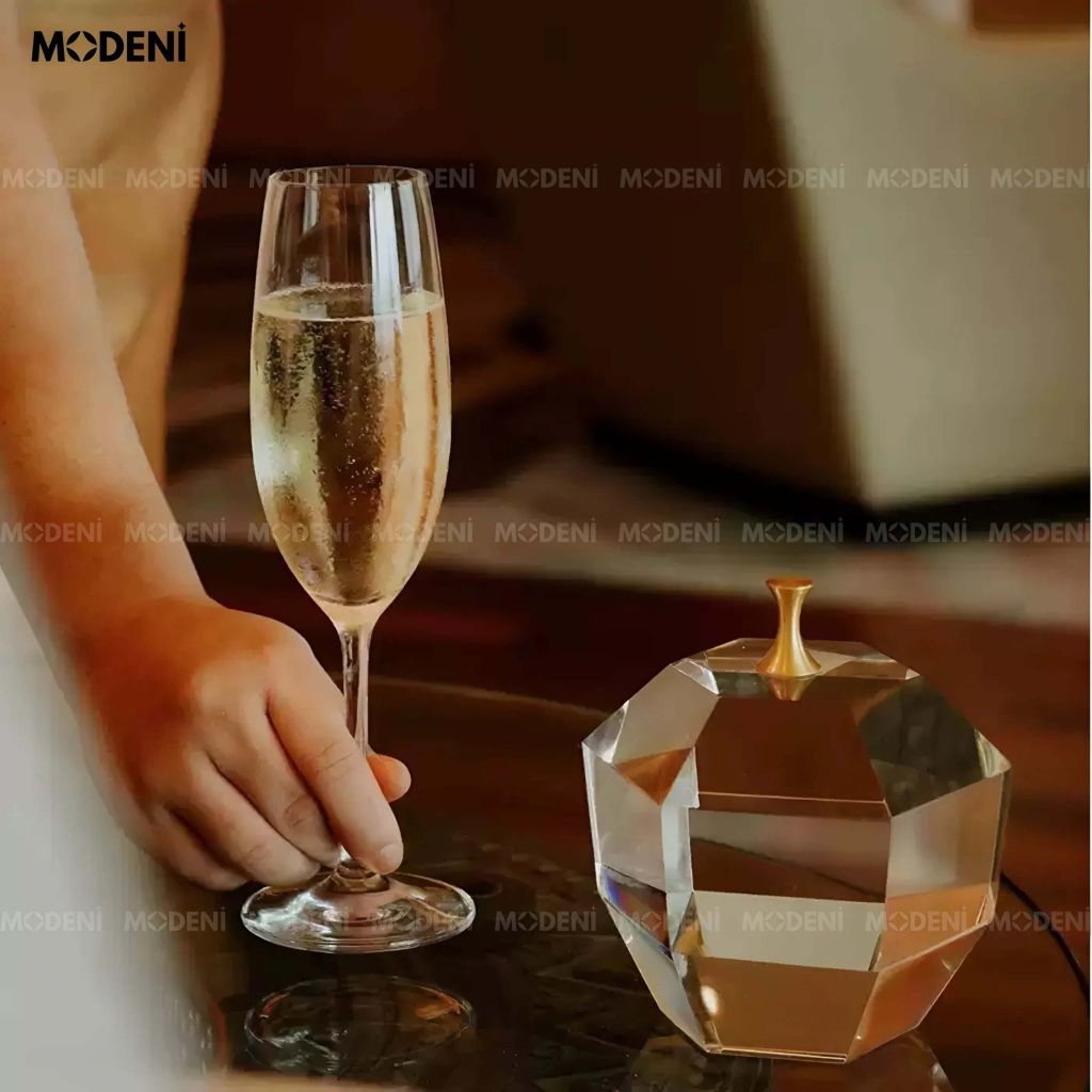 Tượng Trang Trí Sola Trái Táo Pha Lê – Thiết Kế Cắt Giác Trong Suốt – Decor Tối Giản Hiện Đại Cho Kệ Tủ, Bàn Làm Việc & Quà Tặng Sang Trọng
