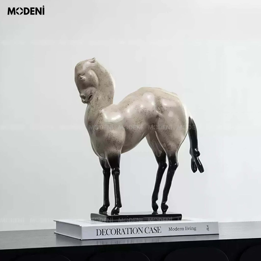 Tượng Trang Trí Narer Ngựa Nghệ Thuật – Thiết Kế Trừu Tượng Lạ Mắt – Decor Phong Cách Sáng Tạo Cho Bàn Console, Tủ Trưng Bày hoặc Góc Nghệ Thuật