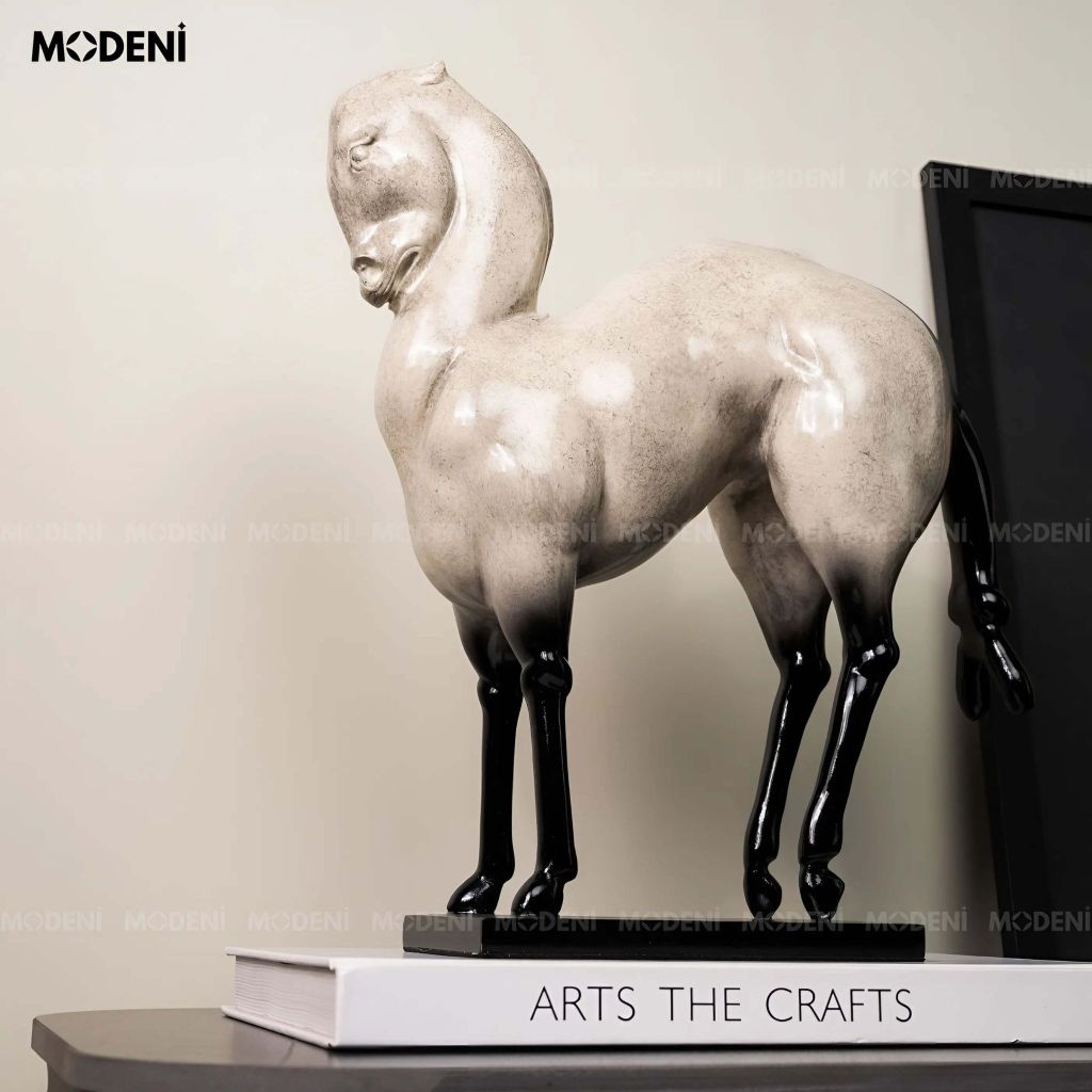 Tượng Trang Trí Narer Ngựa Nghệ Thuật – Thiết Kế Trừu Tượng Lạ Mắt – Decor Phong Cách Sáng Tạo Cho Bàn Console, Tủ Trưng Bày hoặc Góc Nghệ Thuật