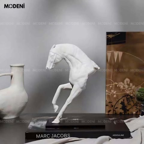 Tượng decor Lynix dáng ngựa trắng nghệ thuật
