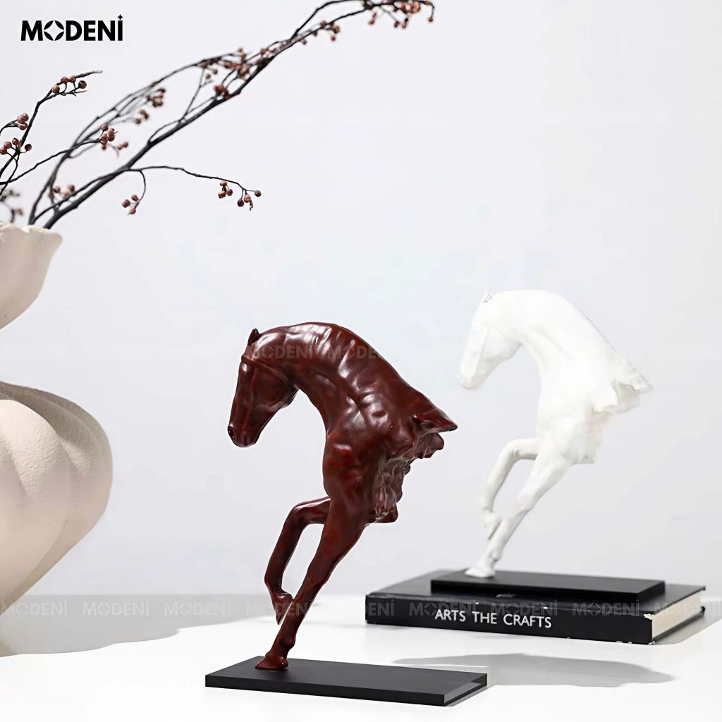 Tượng Trang Trí Lynix Ngựa Trắng Nghệ Thuật – Dáng Ngựa Vươn Cao – Decor Tối Giản Sang Trọng Cho Bàn Làm Việc & Kệ Tủ Hiện Đại