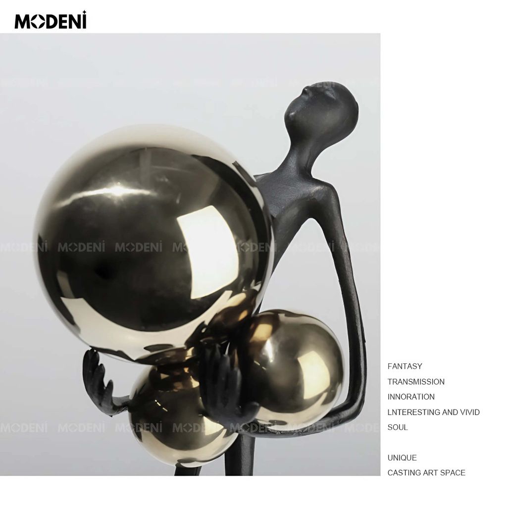 Tượng Trang Trí Oriem Nghệ Thuật Trừu Tượng – Hình Người Cầm Quả Cầu – Decor Bàn Hiện Đại Sang Trọng