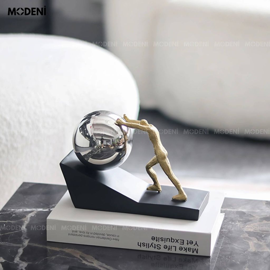 Tượng Trang Trí Strive Hình Người Đẩy Quả Cầu – Biểu Tượng Nỗ Lực – Decor Bàn Làm Việc, Kệ Tủ Hiện Đại