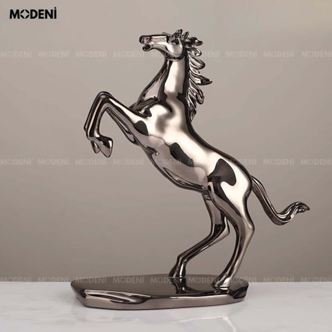 Tượng ngựa Valios Black dáng đứng mạnh mẽ