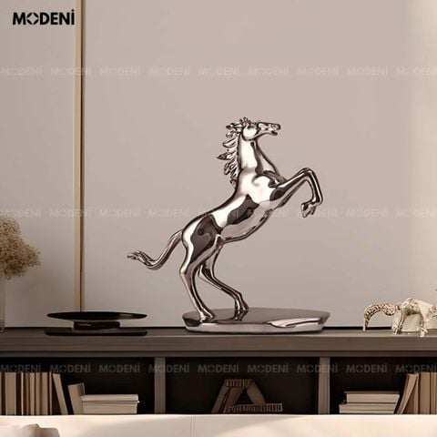 Tượng ngựa Valios Black dáng đứng mạnh mẽ