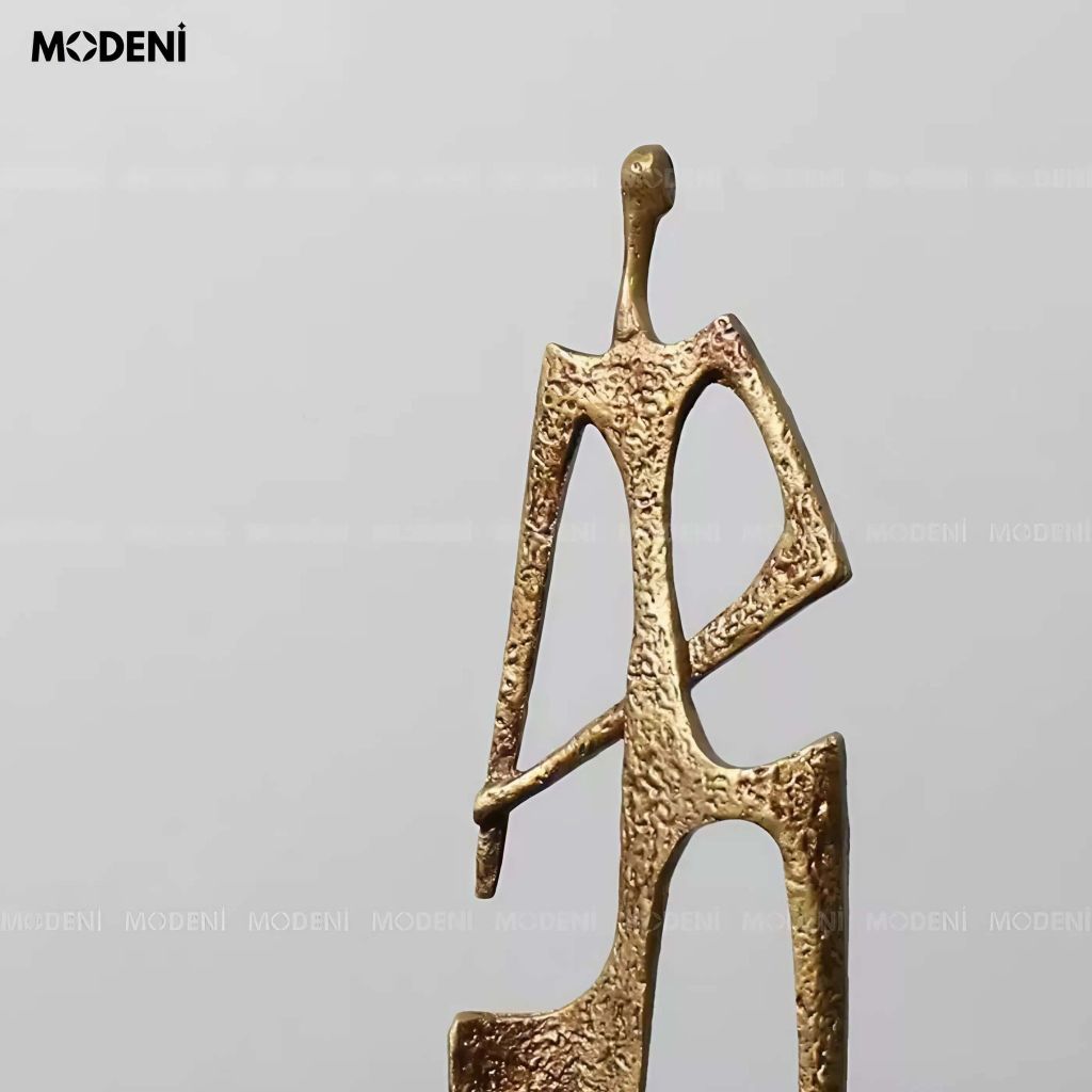 Tượng Trang Trí Aurum Nghệ Thuật – Tượng Hình Người Trừu Tượng Mạ Vàng – Thiết Kế Cao & Mảnh – Phù Hợp Decor Kệ Sách, Bàn Làm Việc, Phòng Khách Hiện Đại