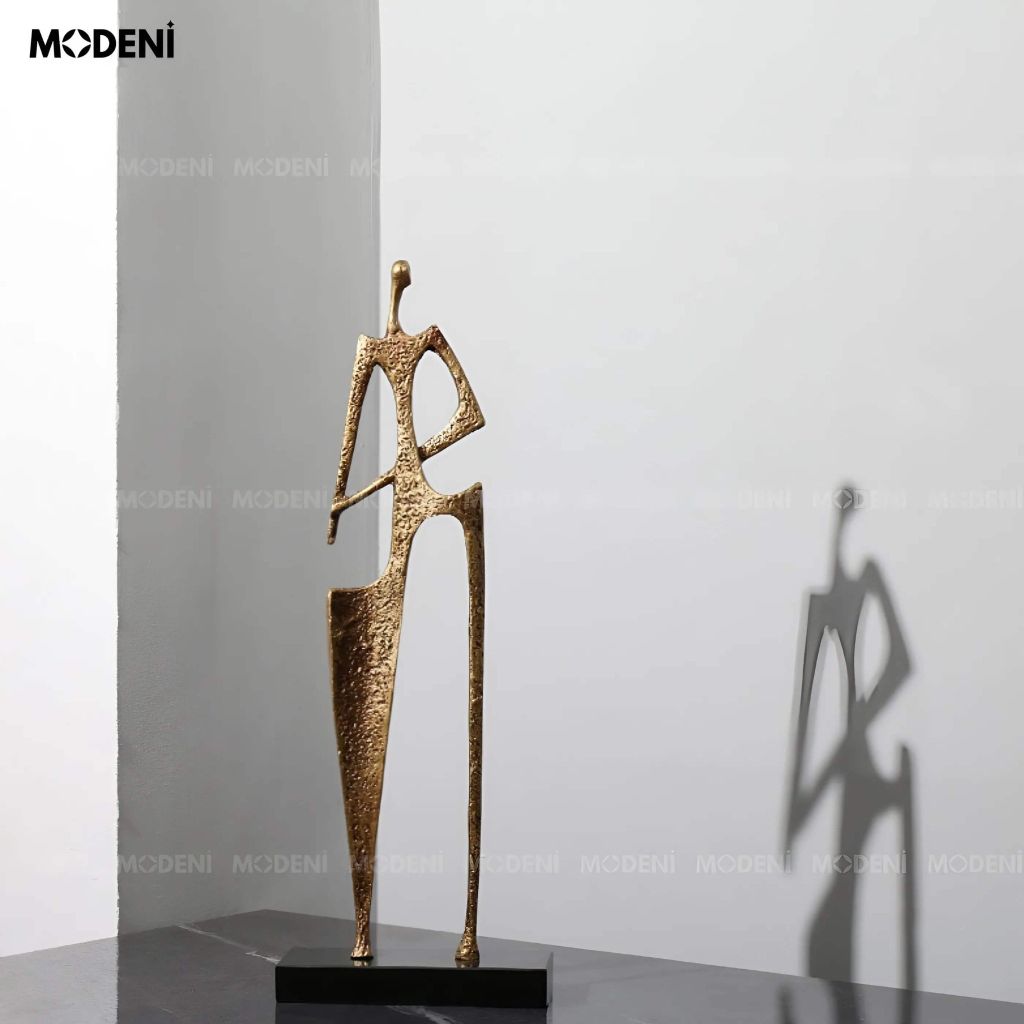 Tượng Trang Trí Aurum Nghệ Thuật – Tượng Hình Người Trừu Tượng Mạ Vàng – Thiết Kế Cao & Mảnh – Phù Hợp Decor Kệ Sách, Bàn Làm Việc, Phòng Khách Hiện Đại