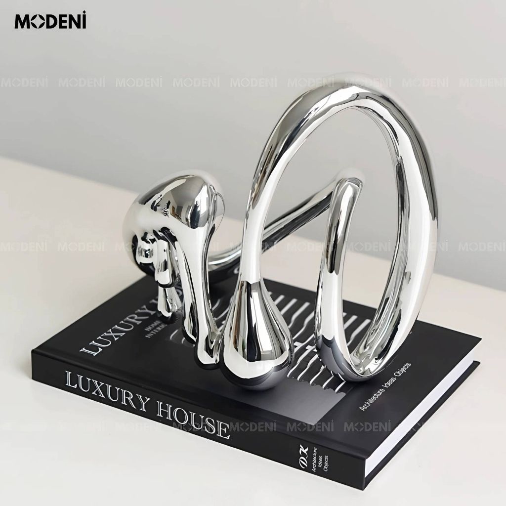 Tượng Trang Trí Glint Silver – Tác Phẩm Nghệ Thuật Ánh Bạc Độc Bản – Thiết Kế Uốn Lượn & Giọt Chảy – Phù Hợp Decor Kệ Tủ, Bàn Sofa Hiện Đại