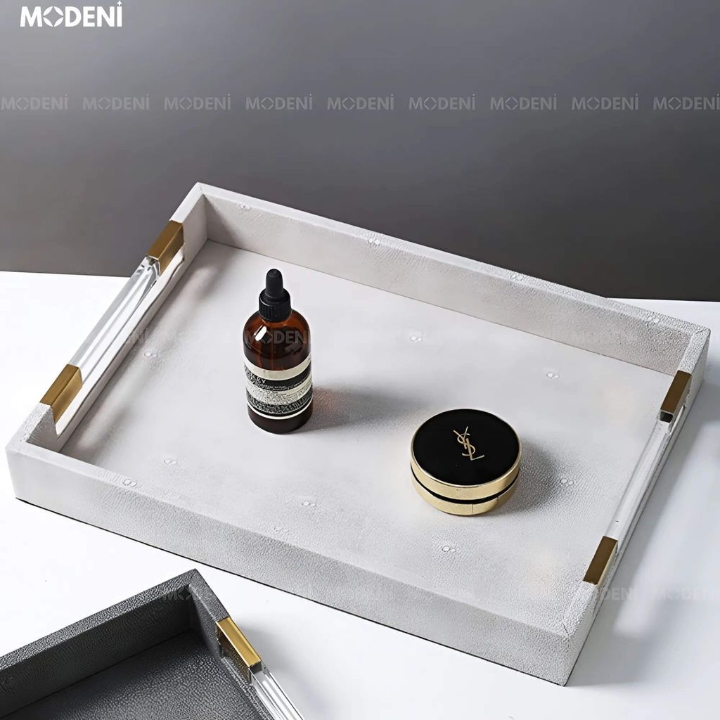 Khay Da Godiva Trắng Xám Cao Cấp – Tay Cầm Acrylic Vàng Kim Hiện Đại, Decor Bàn Trà Hiện Đại Sang Trọng