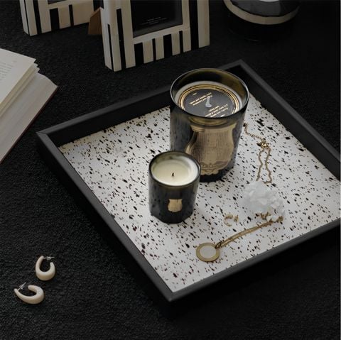 chi tiết mặt tơ ngựa hoạ tiết loang độc đáo trên khay bliss