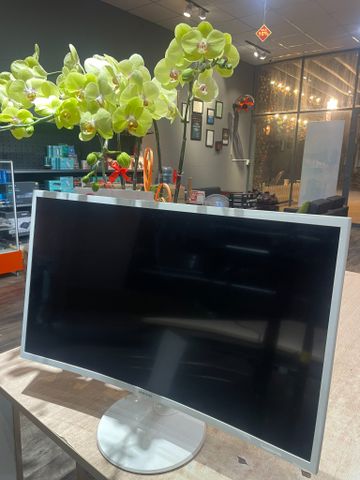  Màn Hình SAMSUNG F395 cong 1800r màu trắng like new 