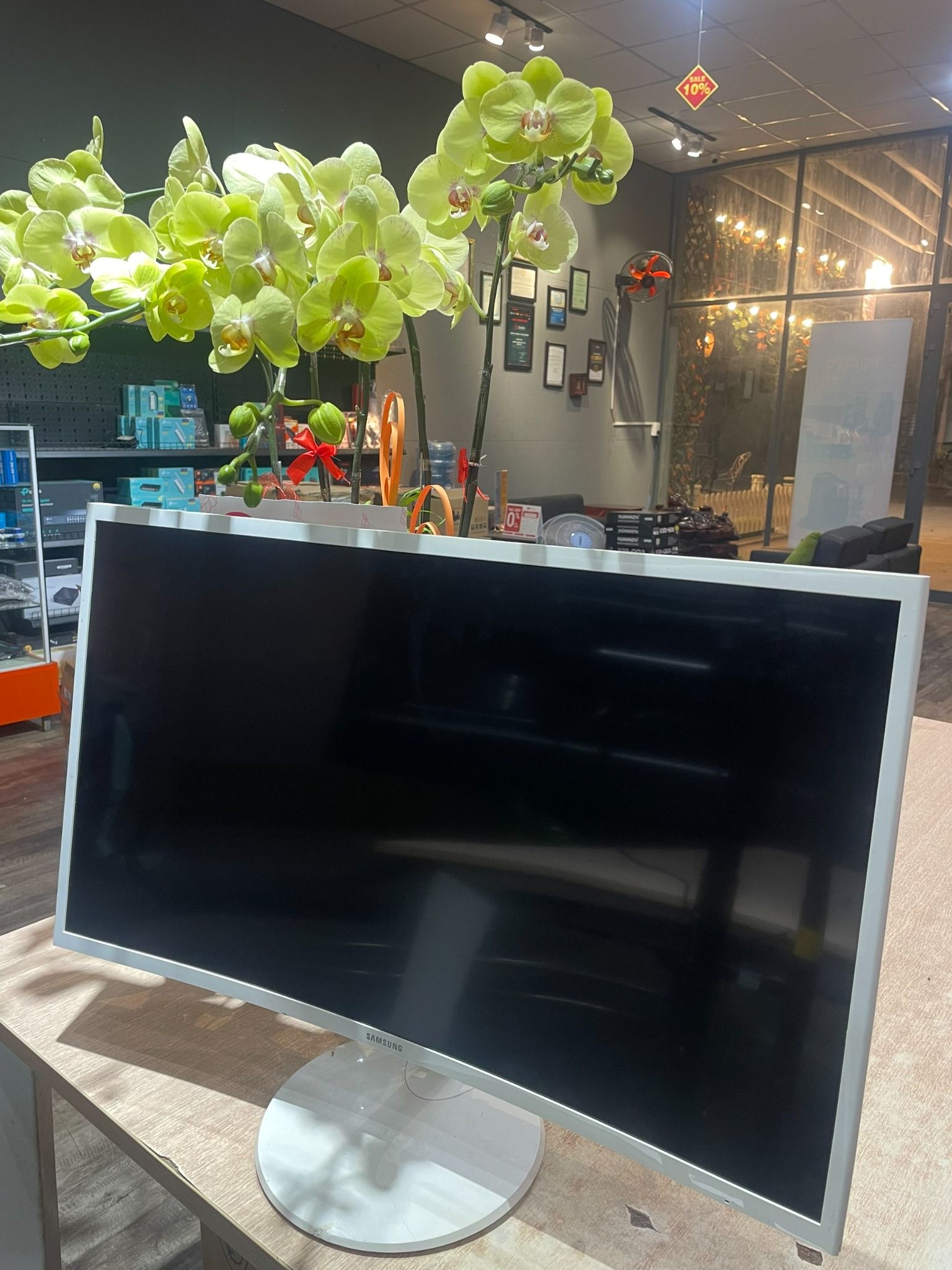 Màn Hình SAMSUNG F395 cong 1800r màu trắng like new