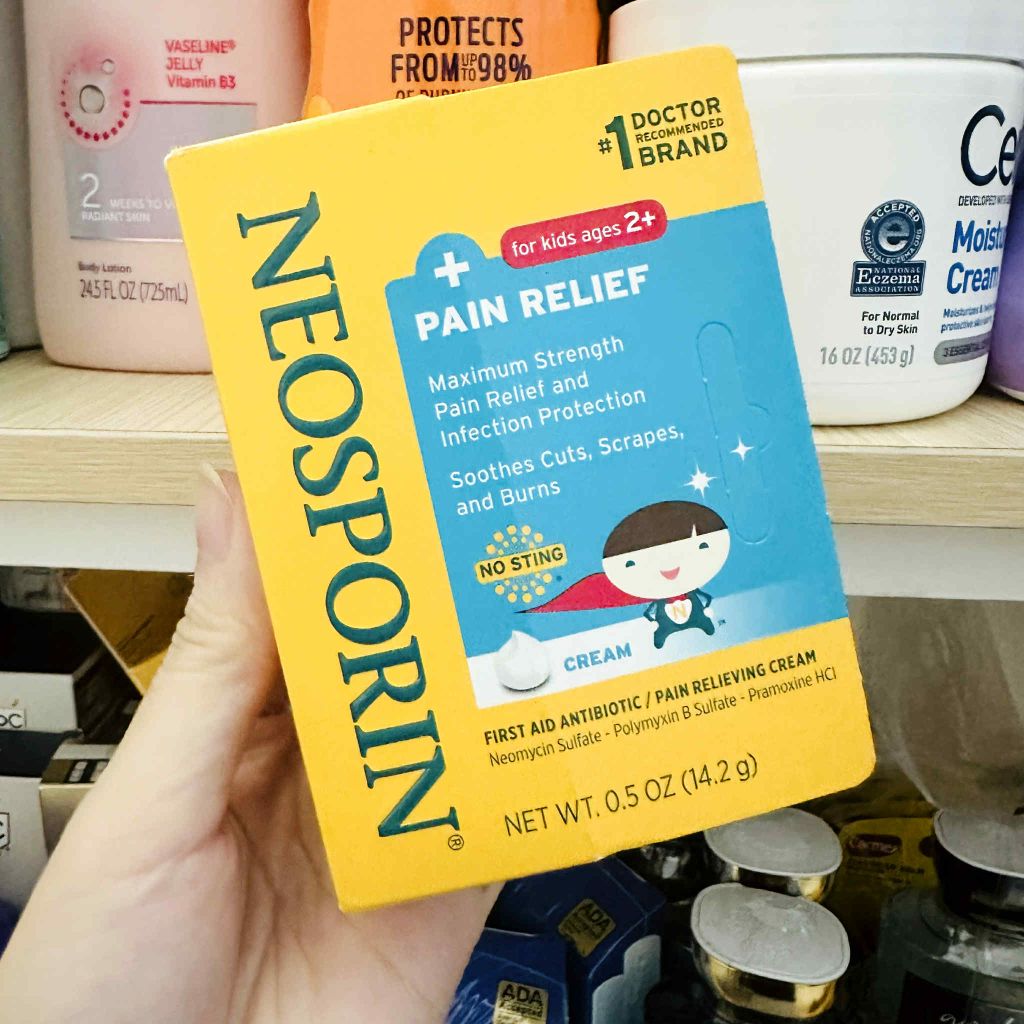 Sáp mỡ Neosporin Pain Relief Ointment 14.2g