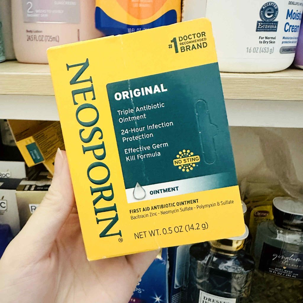 Sáp mỡ Neosporin Pain Relief Ointment 14.2g
