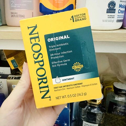 Sáp mỡ Neosporin Pain Relief Ointment 14.2g