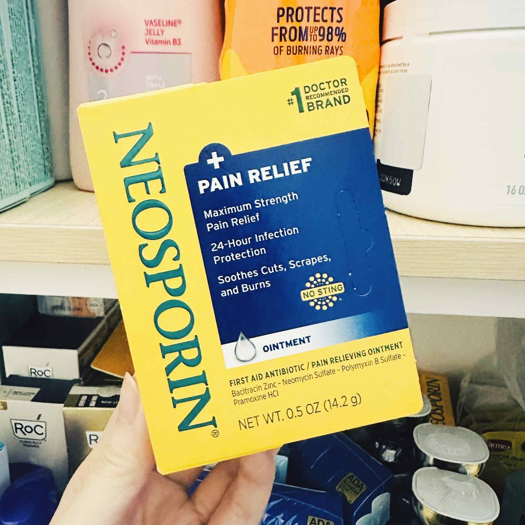 Sáp mỡ Neosporin Pain Relief Ointment 14.2g