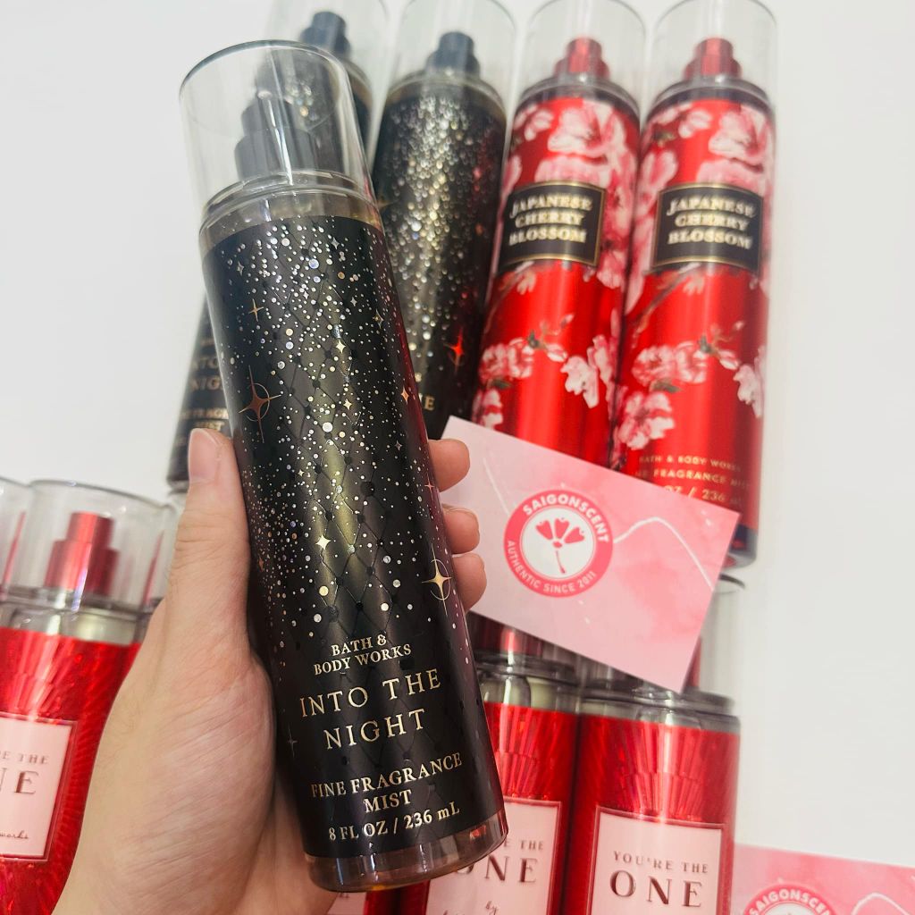 Xịt thơm toàn thân Bath & Body Works Body Mist INTO THE NIGHT 236mL