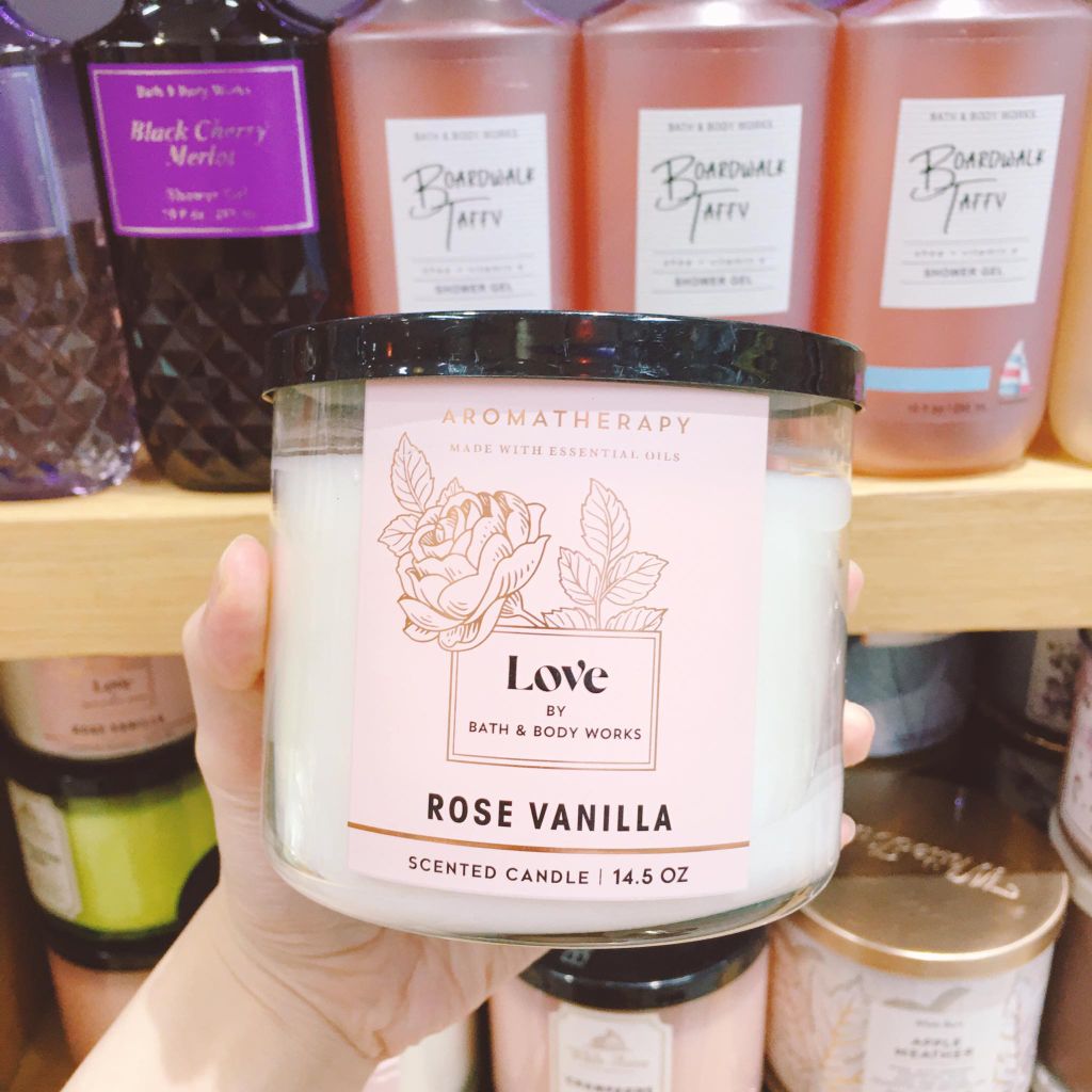 Nến thơm 3 bấc Bath & Body Works LOVE Rose Vanilla 411g