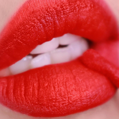 Son kem MAC Powder Kiss Liquid Lipcolour 987 M-A-C SMASH
