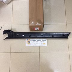 ỐP NHỰA SƯỜN A BÊN LÁI LAND ROVER LR046853