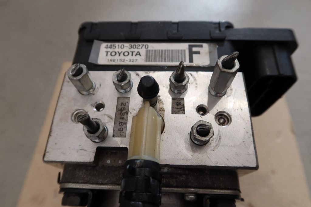 Cụm điều khiển phanh ABS Toyota Camry 2.4 LE Mỹ AHV40 đời 2006 - 2011. Hàng tháo xe zin còn 85%. Mã 4405030660, 4405030300, 4451030270, 4451030290