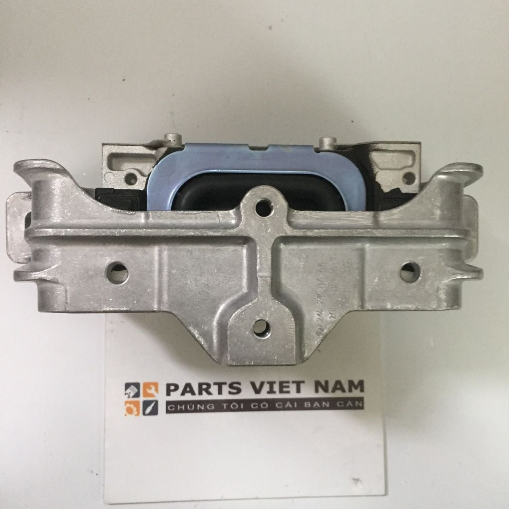 Cao su chân máy Mercedes GLA200 đời 2016. Mã A2462400000, A 246 240 00 00