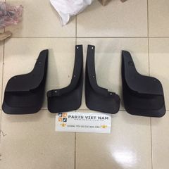CHẮN BÙN BÁNH TOYOTA INNOVA ĐỜI 2006-2015