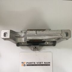 Cao su chân máy Mercedes GLA200 đời 2016. Mã A2462400000, A 246 240 00 00