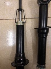 Giảm xóc sau Toyota Corolla Altis 1.6 và 1.8 đời 2002 - 2008. Hàng Showa Japan thay 1 đôi bảo hành 6 tháng. Mã 4853009420, 4853002180, 48530-09420, 48530-02180 RH = LH ( 1 cây )
