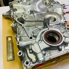 Bưởng bơm dầu hoặc nhớt động động cơ hay nắp sên cam Toyota Innova 2.0 động cơ 1TR đời 2006 - 2016. Hàng cao cấp tiêu chuẩn Japan. Mã 11310-0C010, 113100C010